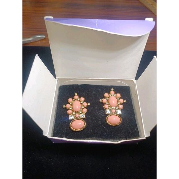 VTG 1995 Elizabeth Taylor for Avon Salmon Pink Cabochon Crystal Clip Earrings - Picture 1 of 10